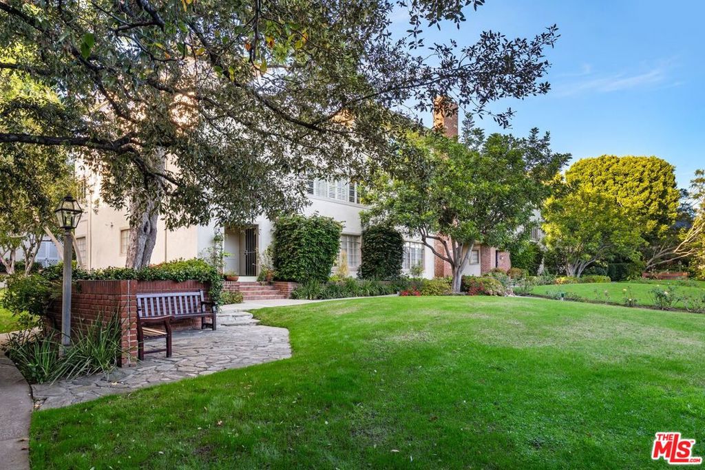 11901 W Sunset Boulevard 206