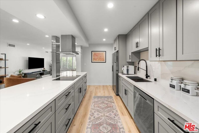 1045 N Kings Road 204