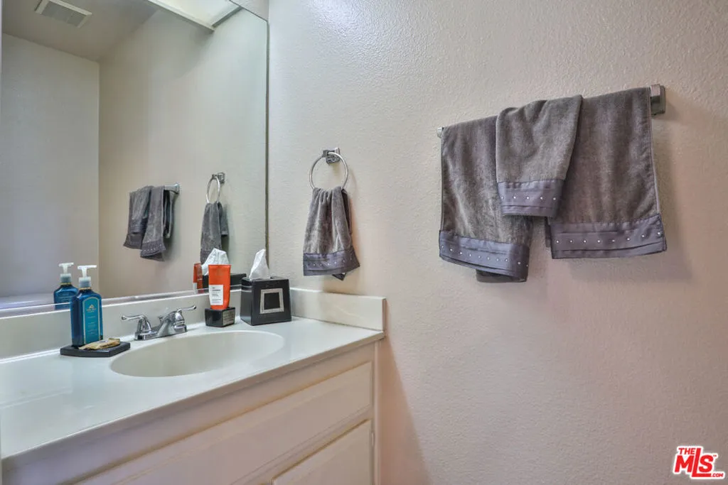 Ontario, California 91762, United States, 2 Bedrooms Bedrooms, ,3 BathroomsBathrooms,Residential,Active,234726