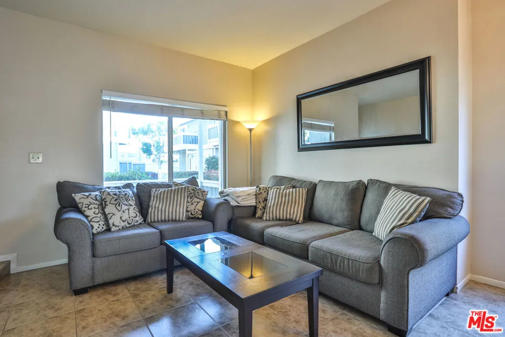 Ontario, California 91762, United States, 2 Bedrooms Bedrooms, ,3 BathroomsBathrooms,Residential,Active,234726