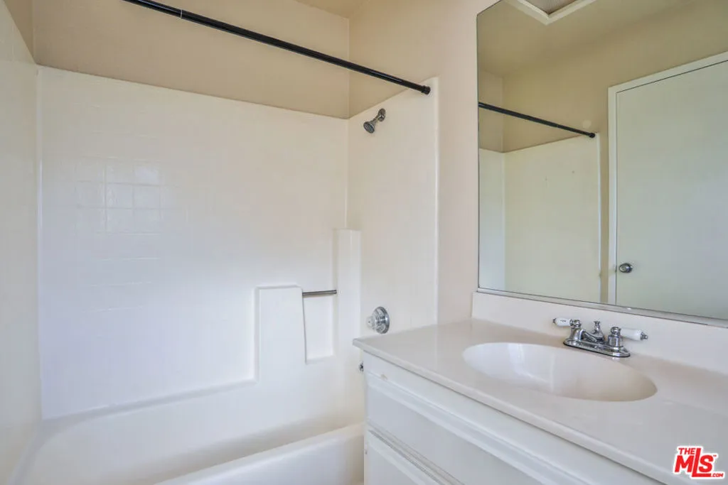 Ontario, California 91762, United States, 2 Bedrooms Bedrooms, ,3 BathroomsBathrooms,Residential,Active,234726