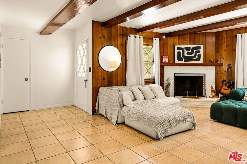 2485 Benedict Canyon Drive