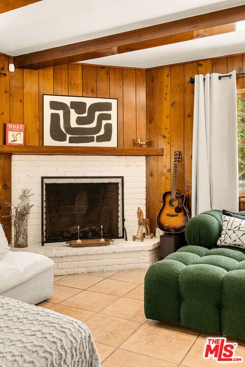 2485 Benedict Canyon Drive