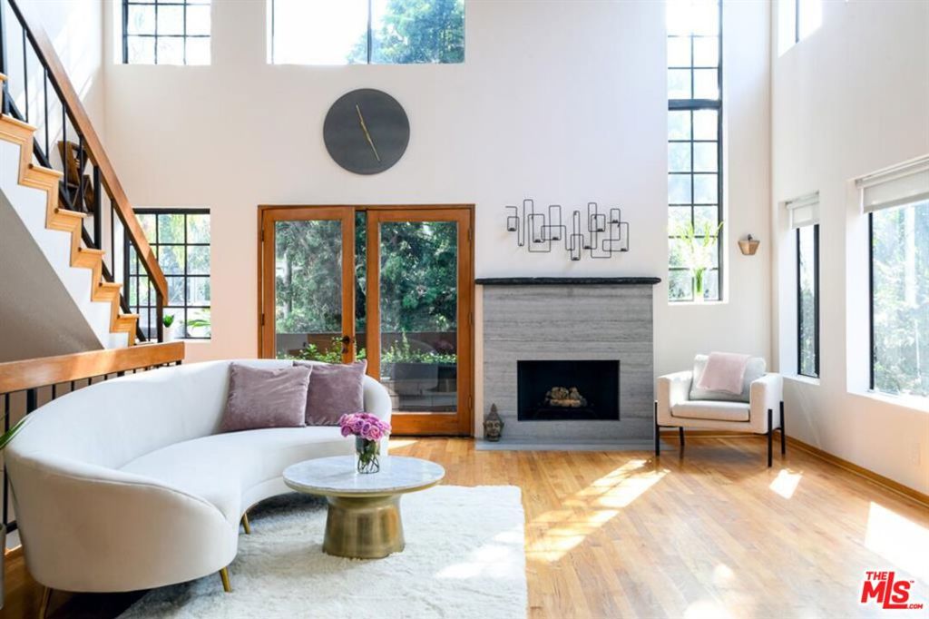 Properties 2 12815 Caswell Avenue 101