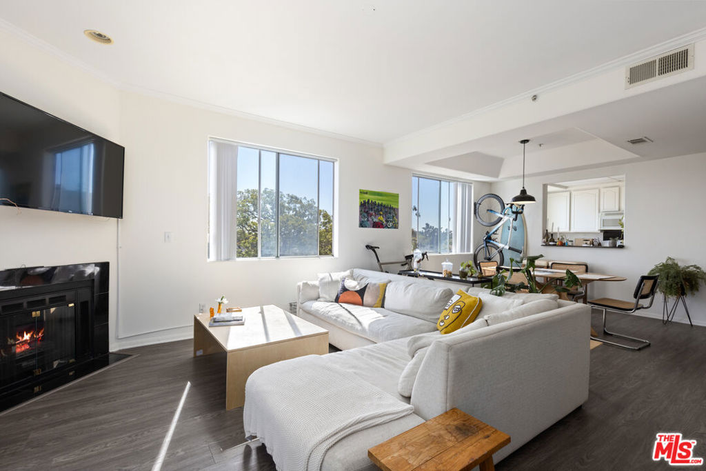 Properties 3 1951 Glendon Avenue