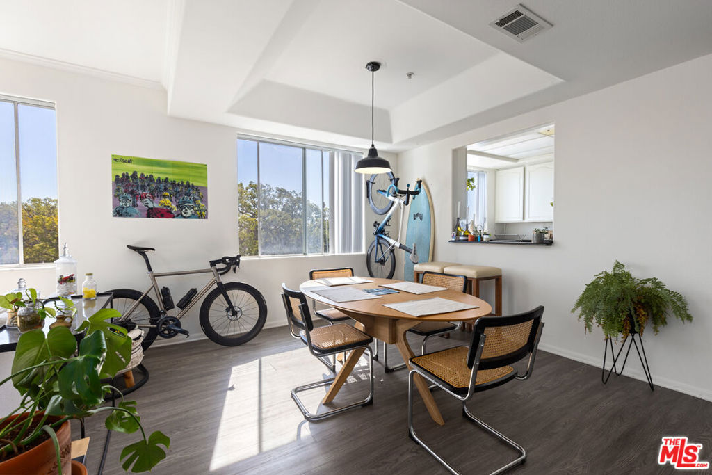 Properties 4 1951 Glendon Avenue