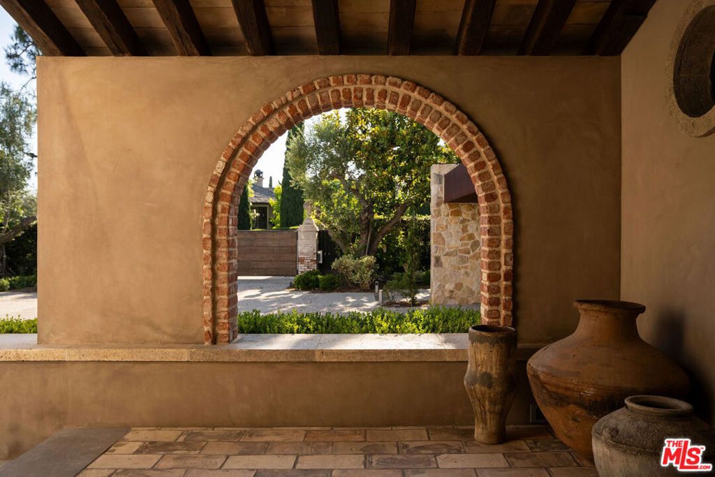 Properties 4 976 N Alpine Drive