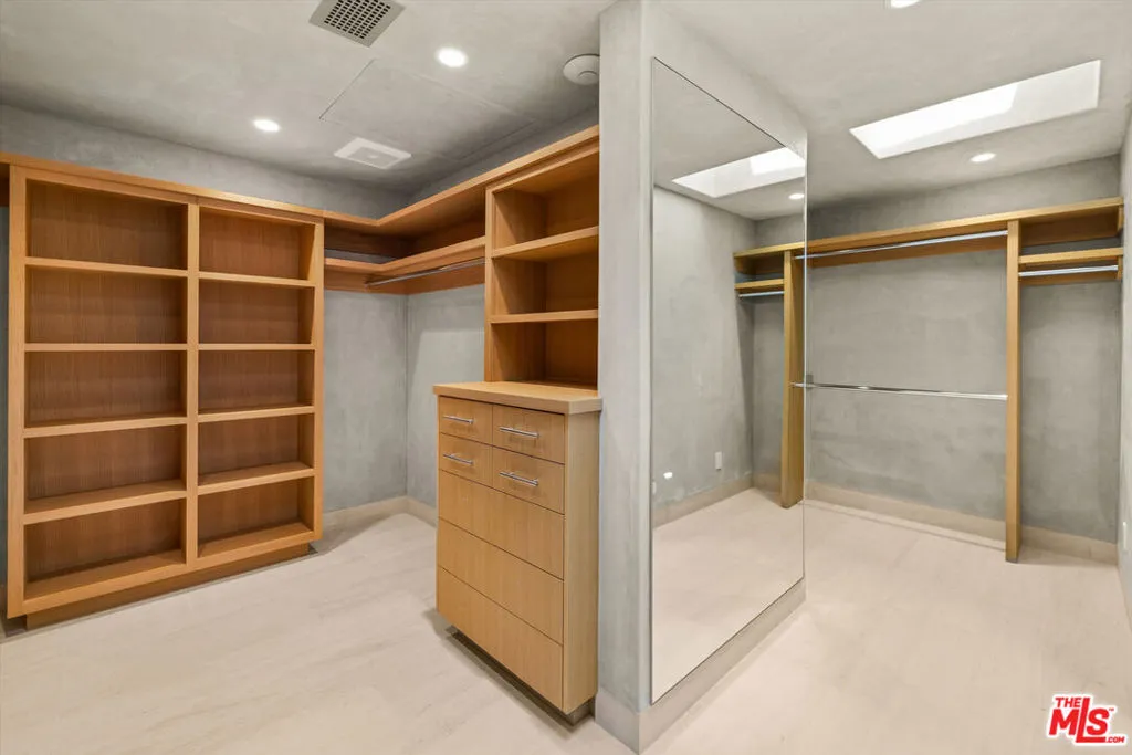 Santa Barbara, California 93108, United States, 3 Bedrooms Bedrooms, ,6 BathroomsBathrooms,Residential,Active,158751