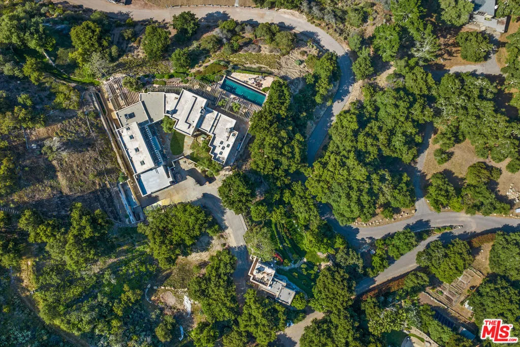 Santa Barbara, California 93108, United States, 3 Bedrooms Bedrooms, ,6 BathroomsBathrooms,Residential,Active,158751