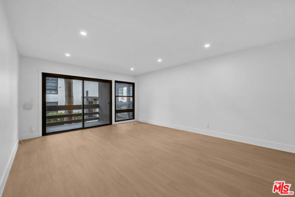 7740 Redlands Street M1077