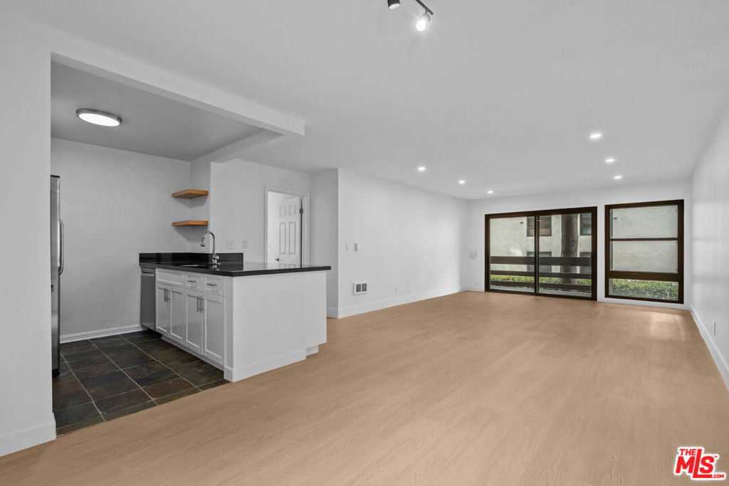 7740 Redlands Street M1077