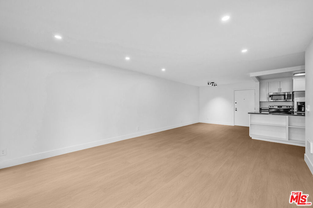 7740 Redlands Street M1077