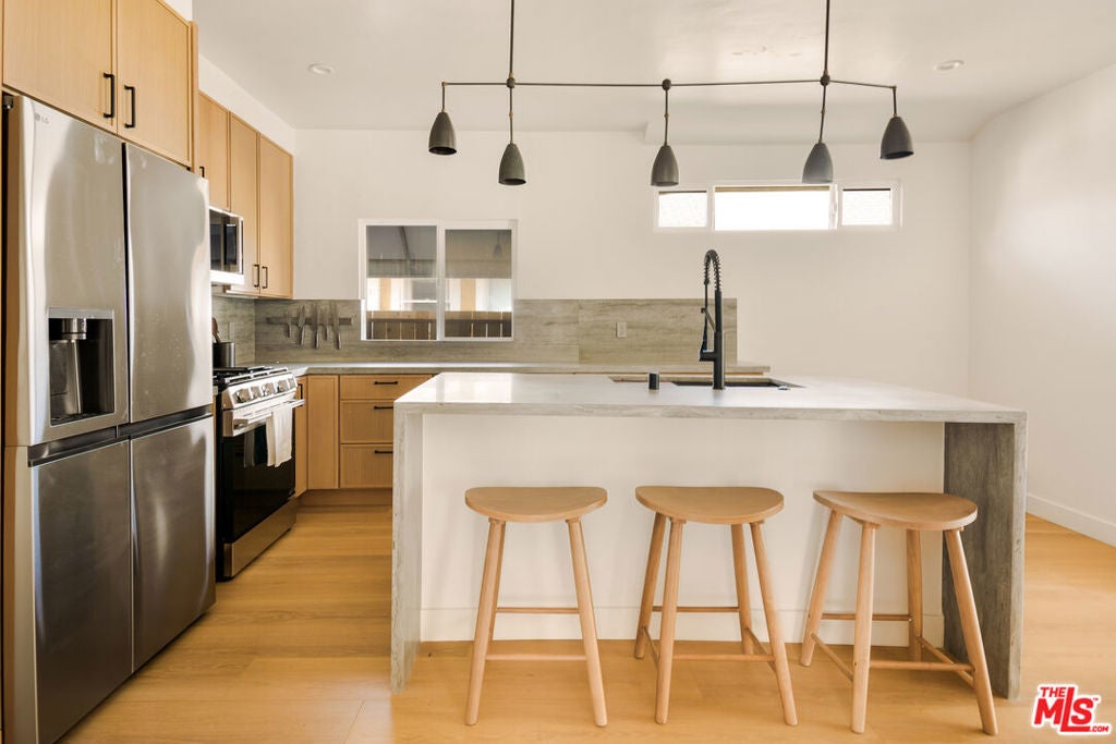2057 W 28th Street
