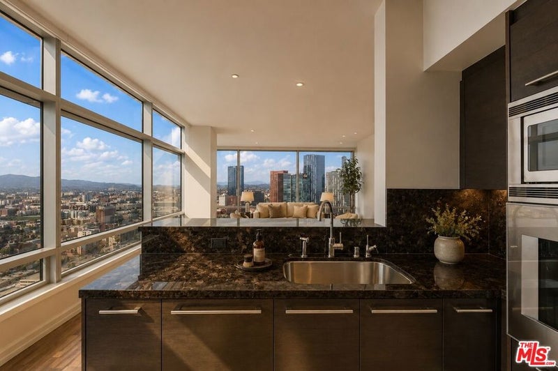 900 W Olympic Boulevard 34J