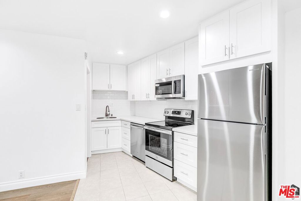 Properties 3 2029 Cloverfield Boulevard B