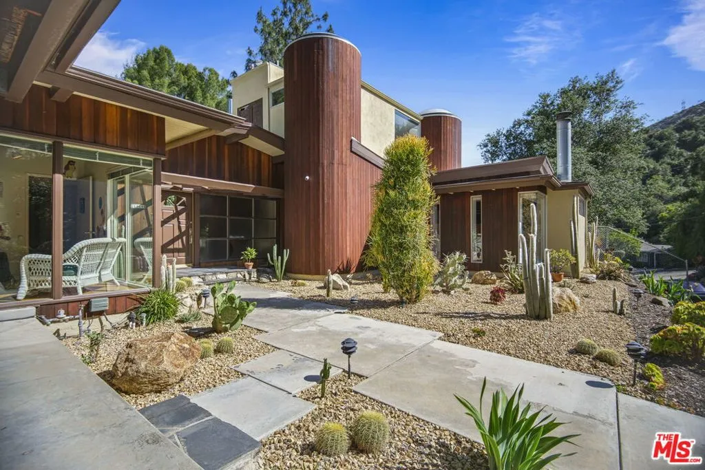 Los Angeles, California 90049, United States, 4 Bedrooms Bedrooms, ,4 BathroomsBathrooms,Residential,Active,133618