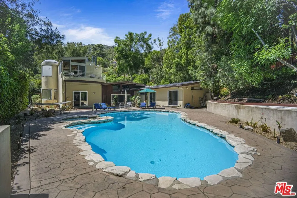 Los Angeles, California 90049, United States, 4 Bedrooms Bedrooms, ,4 BathroomsBathrooms,Residential,Active,133618