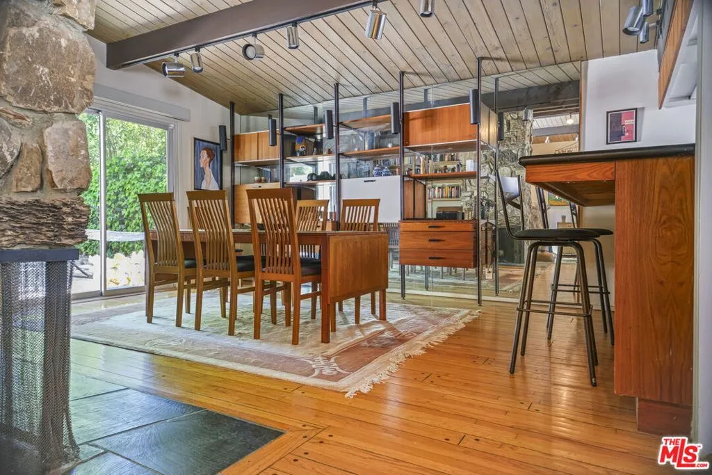 Los Angeles, California 90049, United States, 4 Bedrooms Bedrooms, ,4 BathroomsBathrooms,Residential,Active,133618