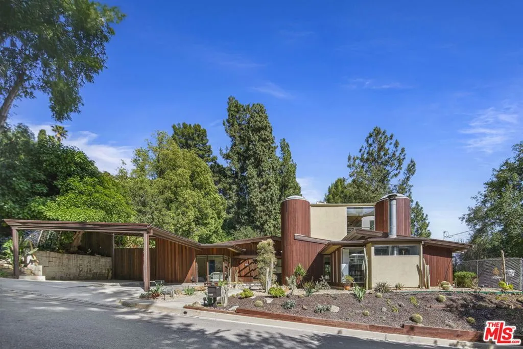 Los Angeles, California 90049, United States, 4 Bedrooms Bedrooms, ,4 BathroomsBathrooms,Residential,Active,133618