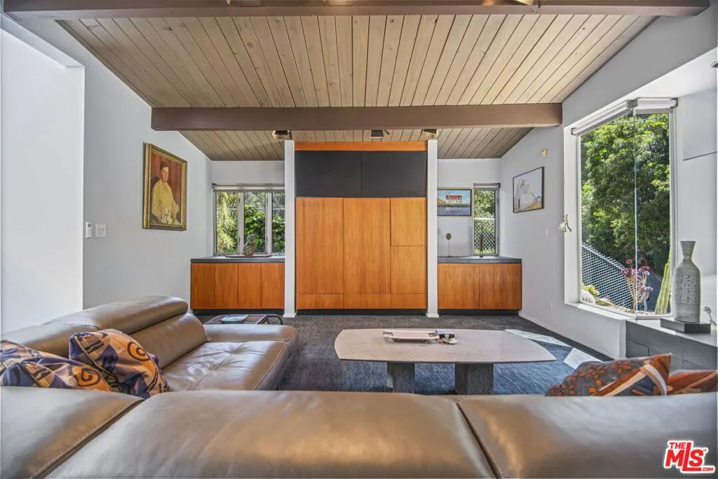 Los Angeles, California 90049, United States, 4 Bedrooms Bedrooms, ,4 BathroomsBathrooms,Residential,Active,133618