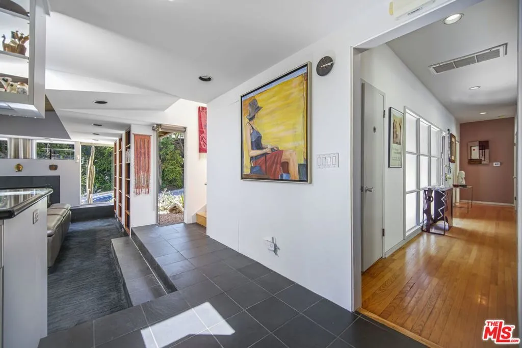 Los Angeles, California 90049, United States, 4 Bedrooms Bedrooms, ,4 BathroomsBathrooms,Residential,Active,133618