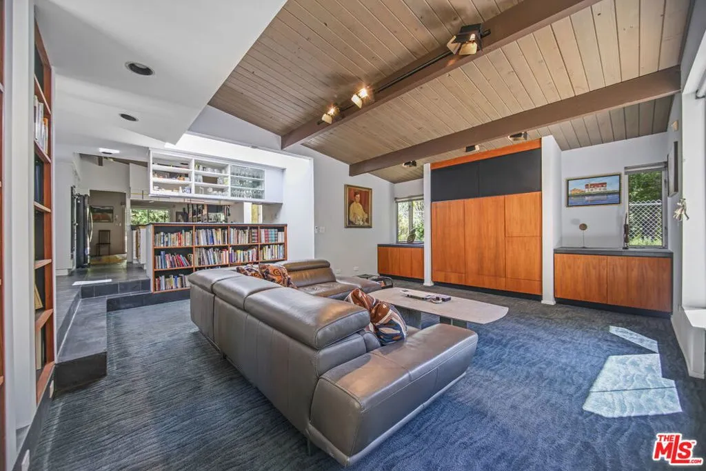 Los Angeles, California 90049, United States, 4 Bedrooms Bedrooms, ,4 BathroomsBathrooms,Residential,Active,133618