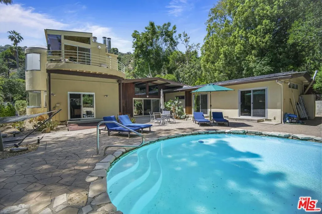 Los Angeles, California 90049, United States, 4 Bedrooms Bedrooms, ,4 BathroomsBathrooms,Residential,Active,133618