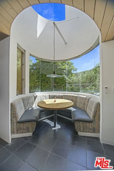 Los Angeles, California 90049, United States, 4 Bedrooms Bedrooms, ,4 BathroomsBathrooms,Residential,Active,133618