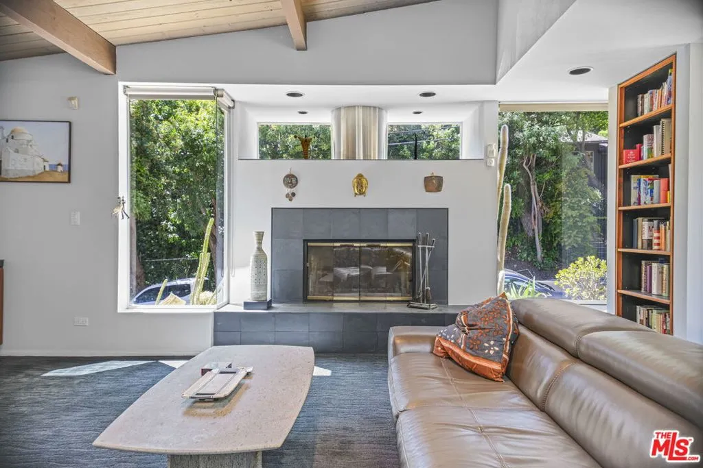 Los Angeles, California 90049, United States, 4 Bedrooms Bedrooms, ,4 BathroomsBathrooms,Residential,Active,133618