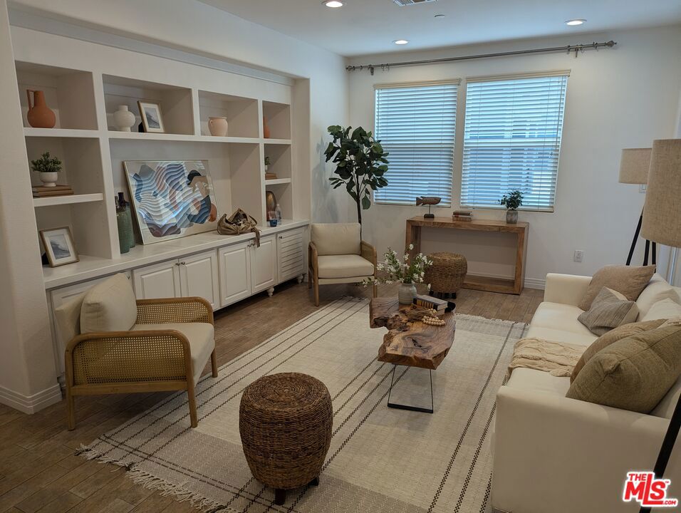 7100 Playa Vista Drive 120