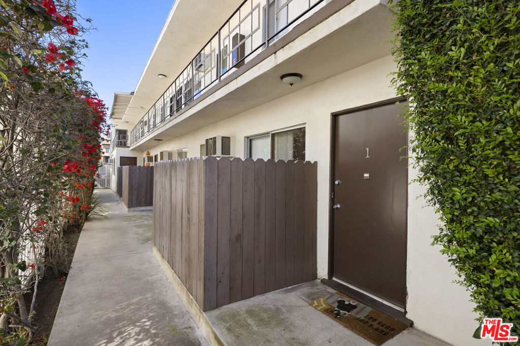 1336 N Citrus Avenue