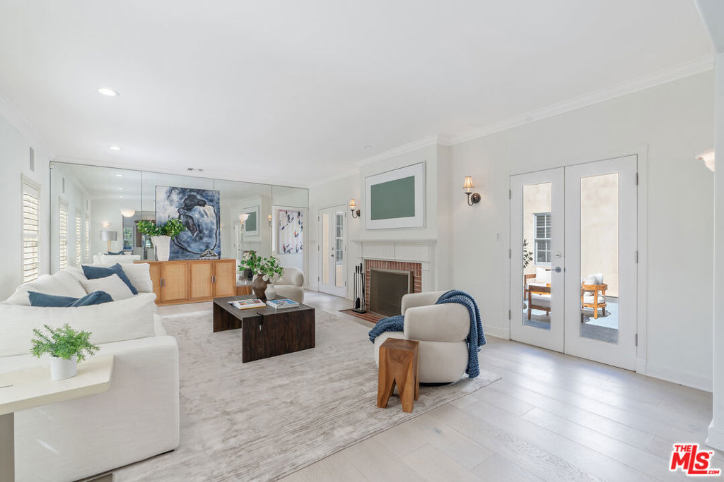 Properties 4 632 S Arden Boulevard