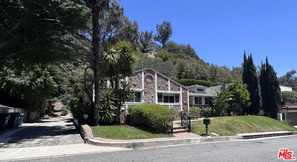 1546 San Ysidro Drive