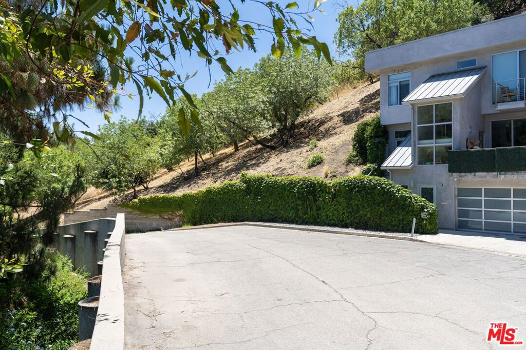 3995 GLENALBYN Drive