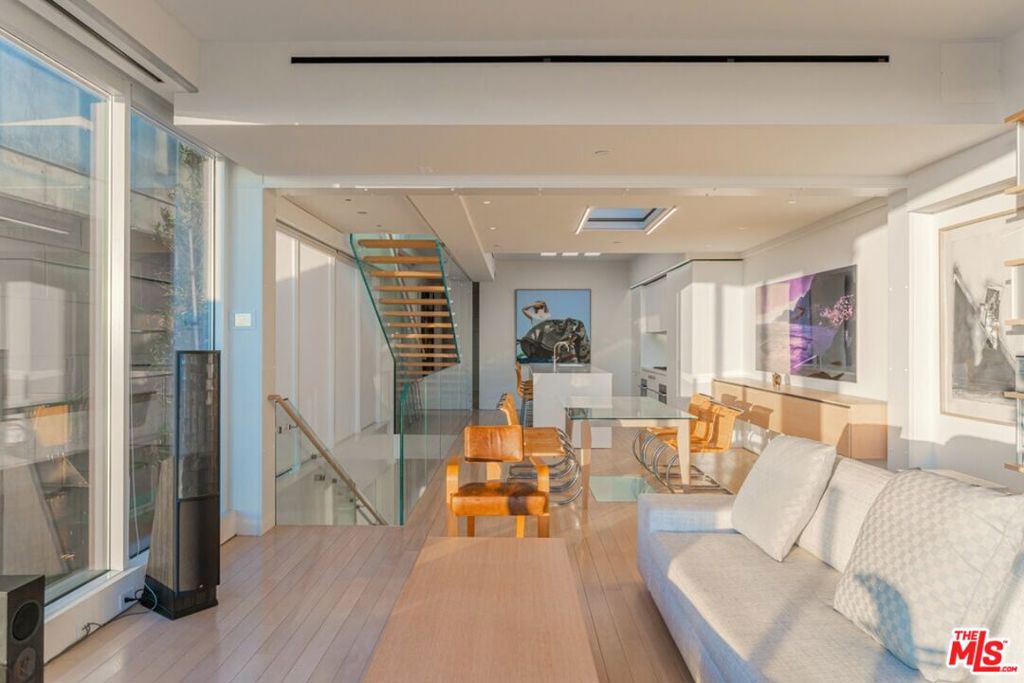 1267 Palisades Beach Road