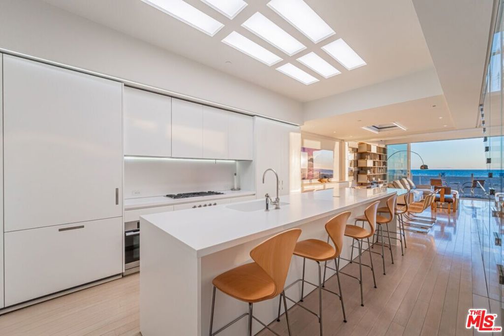 1267 Palisades Beach Road