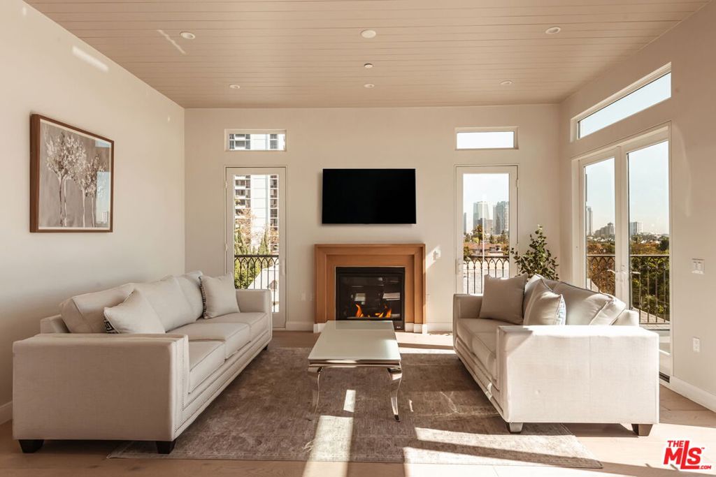 10725 Ashton Avenue 401