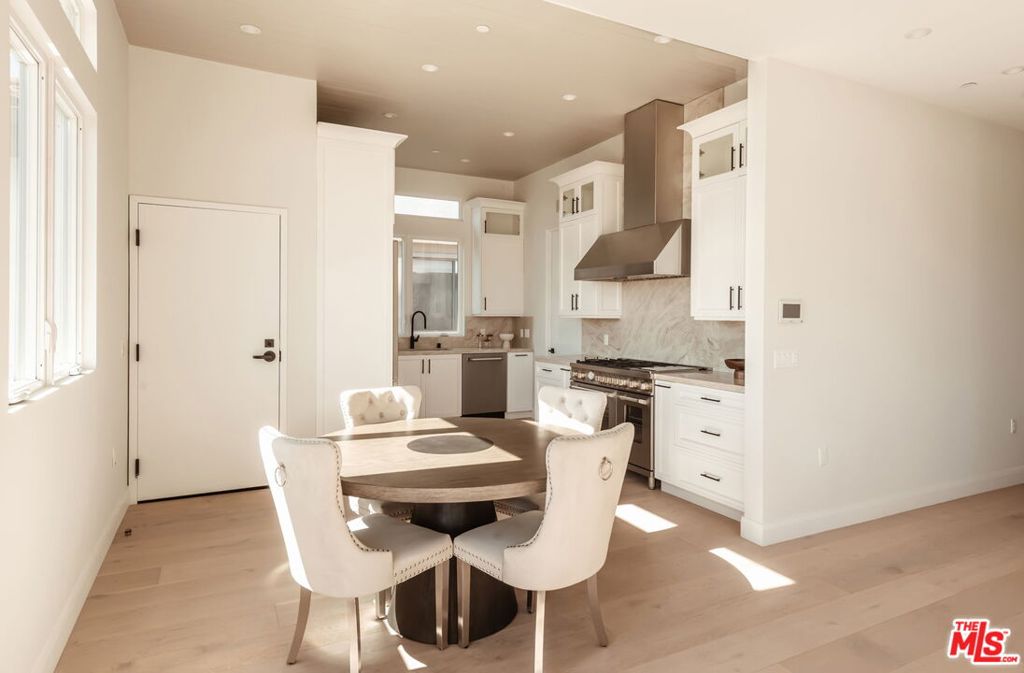 10725 Ashton Avenue 401