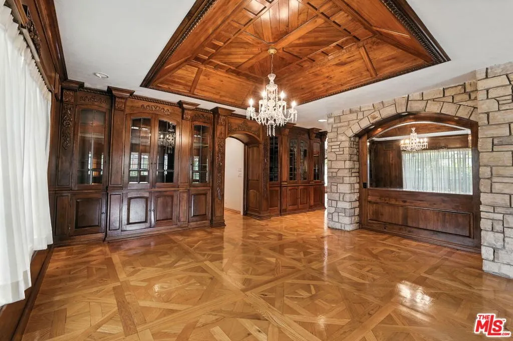 Los Angeles, California 90049, United States, 4 Bedrooms Bedrooms, ,4 BathroomsBathrooms,Residential,Active,166652