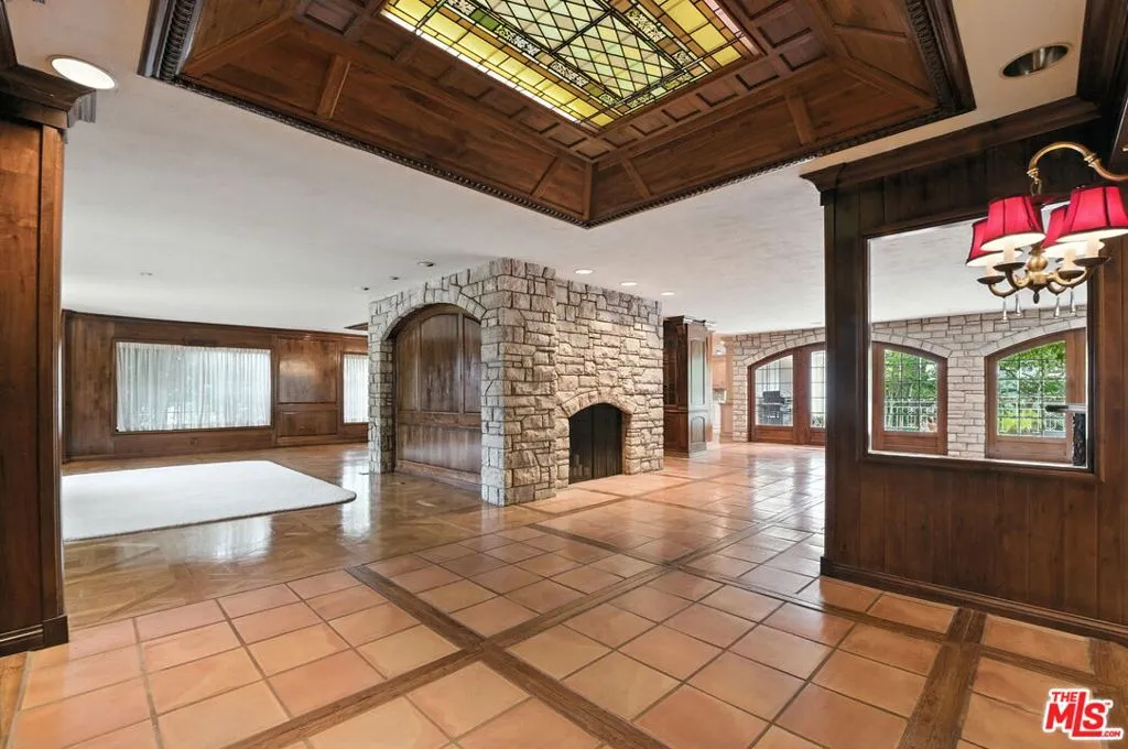 Los Angeles, California 90049, United States, 4 Bedrooms Bedrooms, ,4 BathroomsBathrooms,Residential,Active,166652