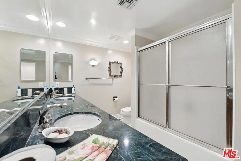 Los Angeles, California 90049, United States, 4 Bedrooms Bedrooms, ,4 BathroomsBathrooms,Residential,Active,166652