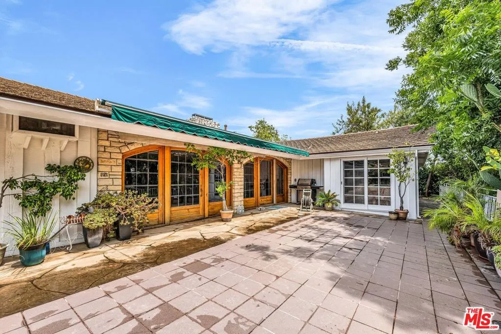 Los Angeles, California 90049, United States, 4 Bedrooms Bedrooms, ,4 BathroomsBathrooms,Residential,Active,166652