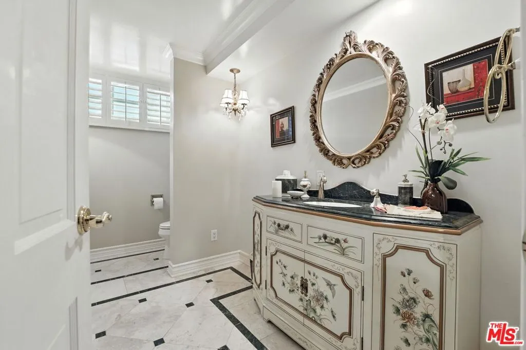 Los Angeles, California 90049, United States, 4 Bedrooms Bedrooms, ,4 BathroomsBathrooms,Residential,Active,166652