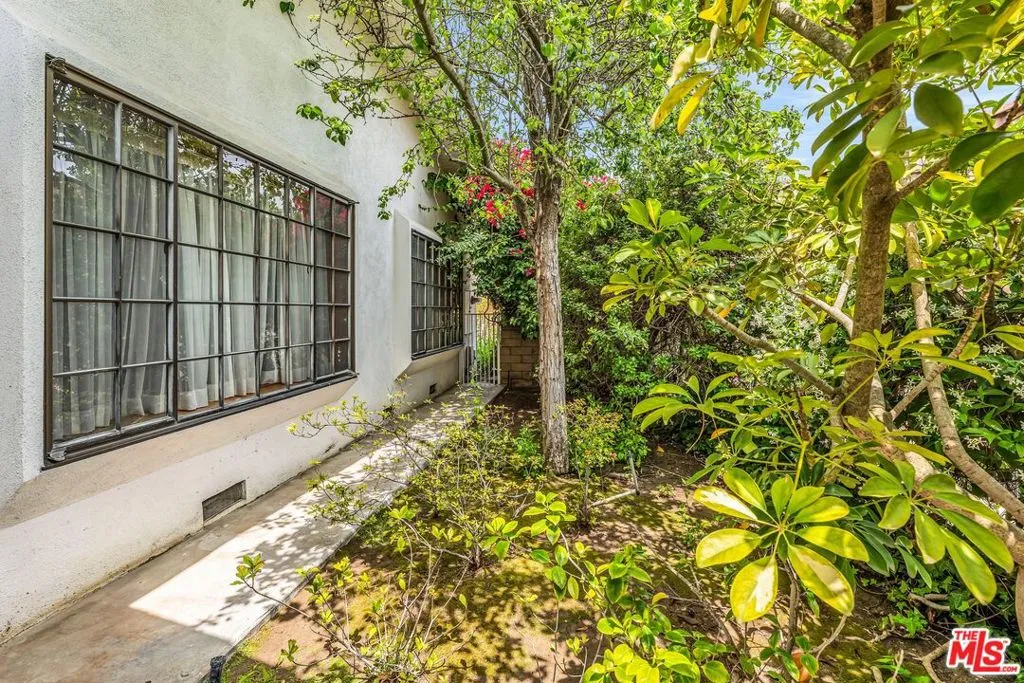 Los Angeles, California 90049, United States, 4 Bedrooms Bedrooms, ,4 BathroomsBathrooms,Residential,Active,166652