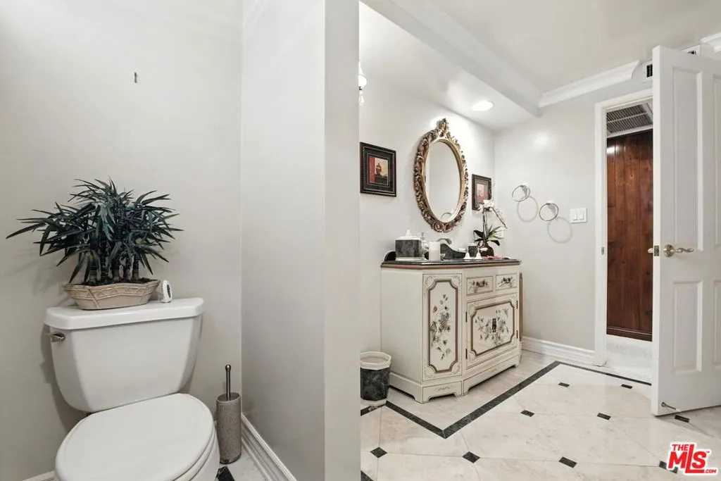 Los Angeles, California 90049, United States, 4 Bedrooms Bedrooms, ,4 BathroomsBathrooms,Residential,Active,166652