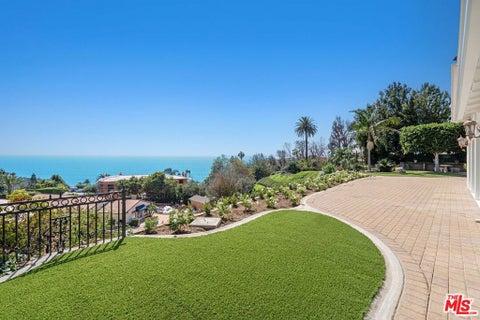 Photo of 16910 W Sunset Boulevard, Pacific Palisades, CA 90272 (MLS # 26997331)