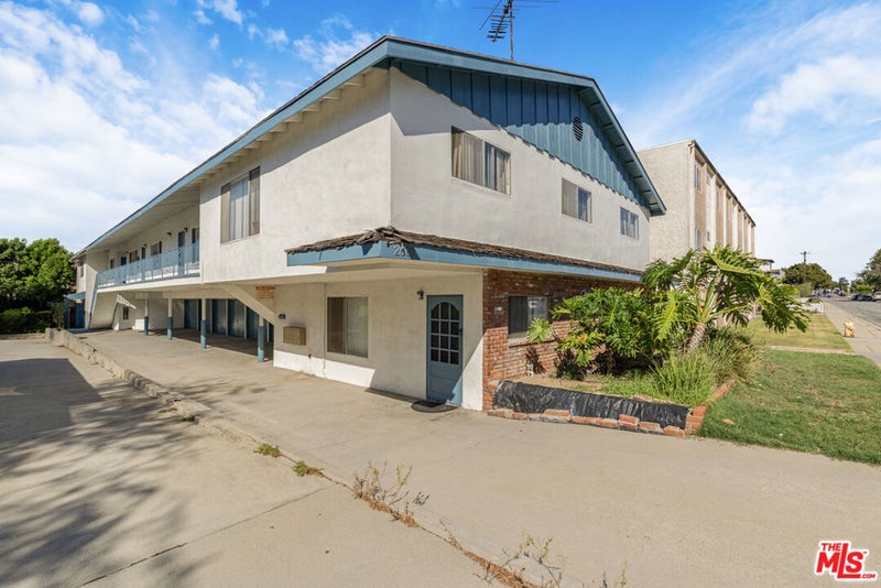 2609 Gates Avenue