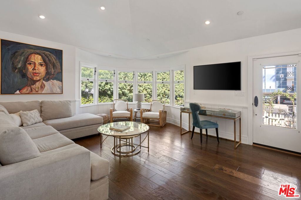 954 5th Street