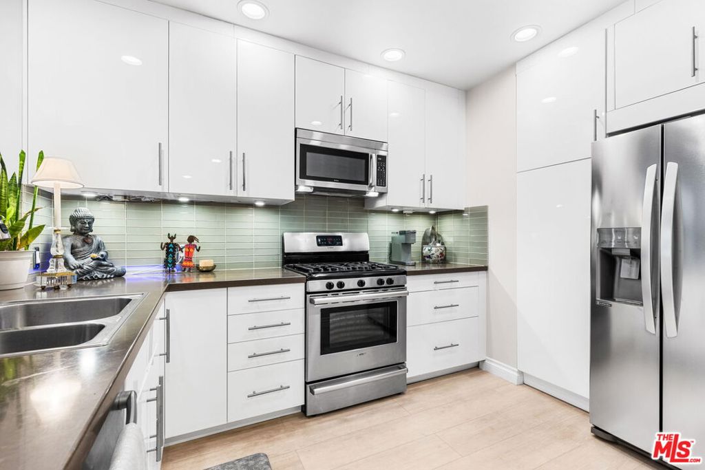 1617 S Beverly Glen Boulevard 204