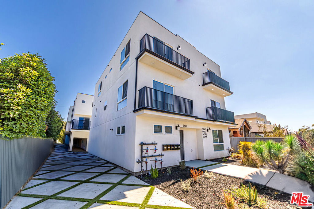 Properties 2 5436 Romaine Street